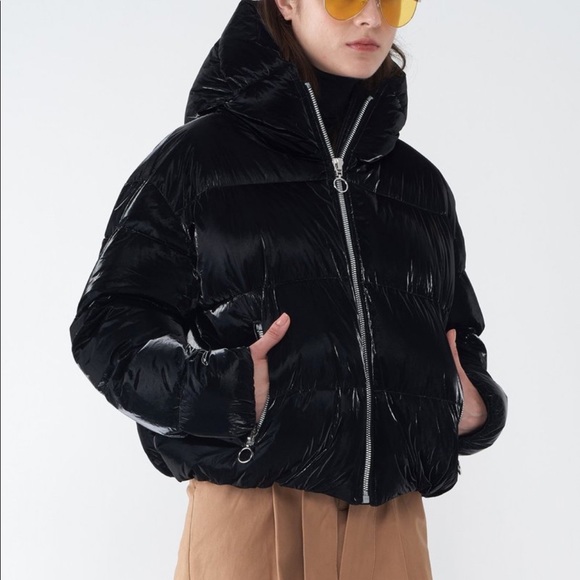 Sosken Studios Jess Blk Pearlize Short Down Jacket - Picture 3 of 16